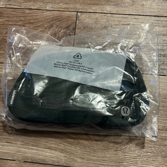 NWT LULULEMON EVERYWHERE BELT BAG LEGACY GREEN - Picture 9 of 10